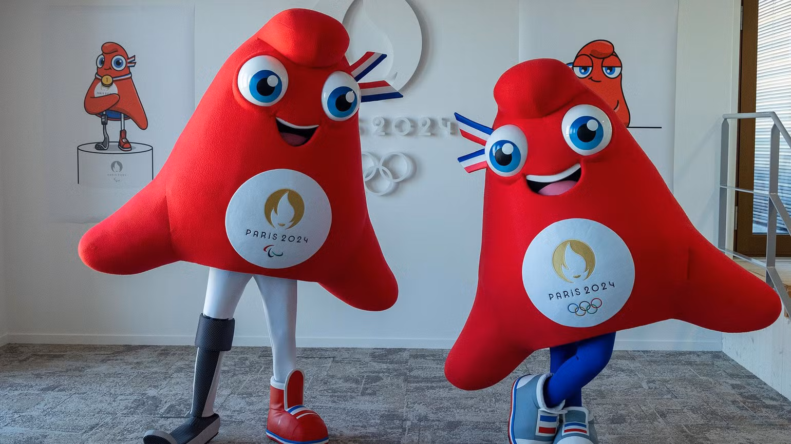 Phục trang linh vật Paralympic Paris 2024 và Olympic Paris 2024. (Ảnh: IOC)
