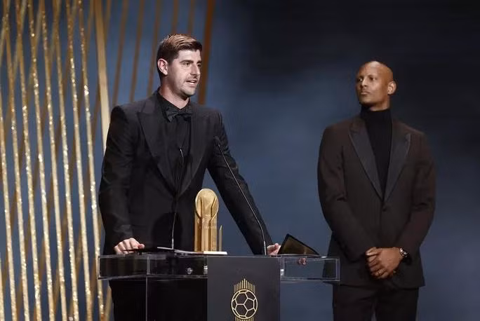 Thibaut Courtois nhận giải thưởng "Thủ môn xuất sắc nhất".