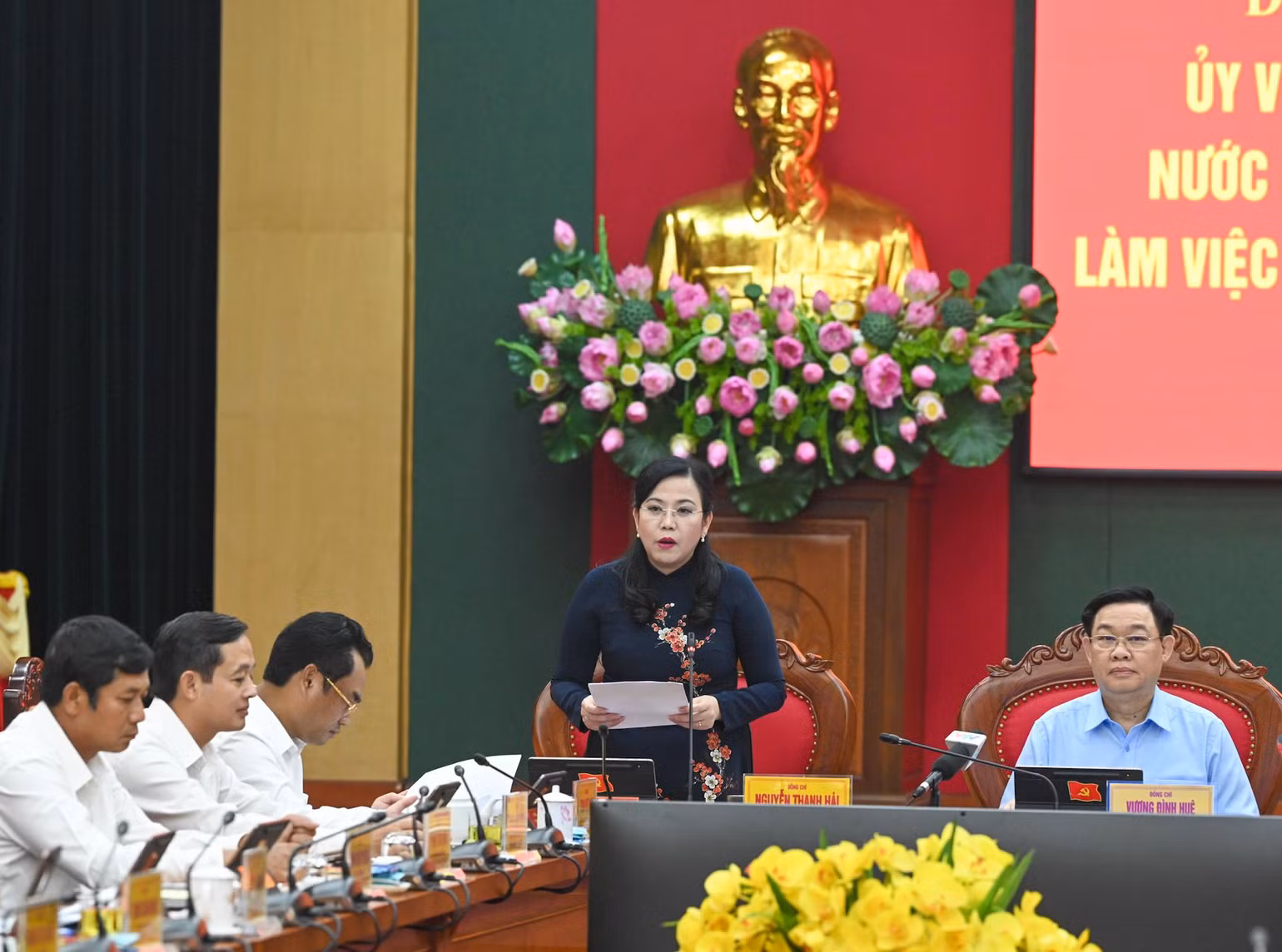 Bí thư Tỉnh ủy Thái Nguyên Nguyễn Thanh Hải trình bày báo cáo tại buổi làm việc.