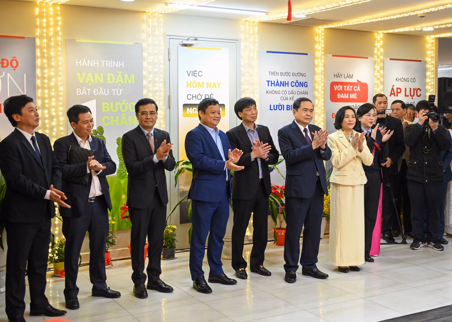 Chủ tịch Quốc hội Trần Thanh Mẫn thăm, làm việc với Báo Đại biểu Nhân dân. (Ảnh: DUY LINH)