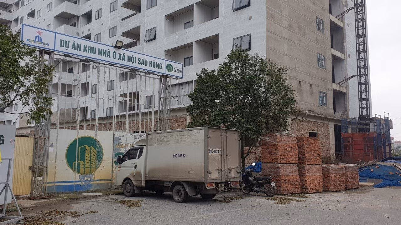 Công trình nhà ở xã hội Sao Hồng ở huyện Quế Võ, tỉnh Bắc Ninh bị bỏ hoang.
