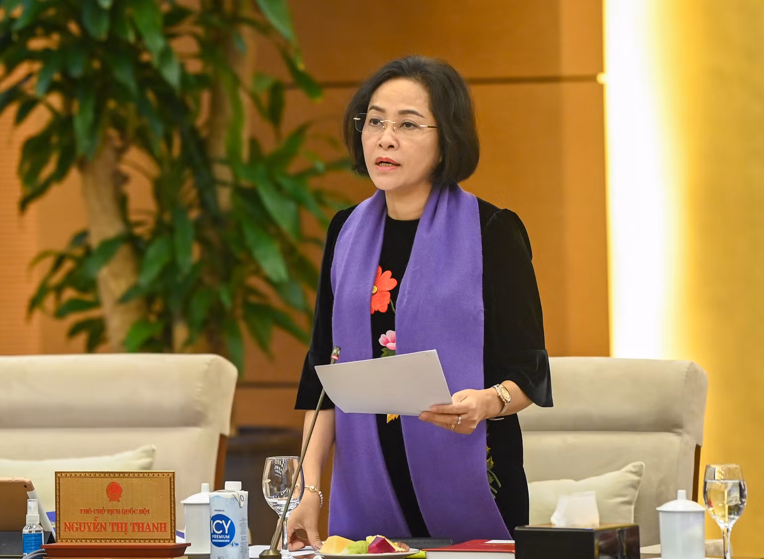 Phó Chủ tịch Quốc hội Nguyễn Thị Thanh điều hành nội dung thảo luận tại phiên họp. (Ảnh: Duy Linh)