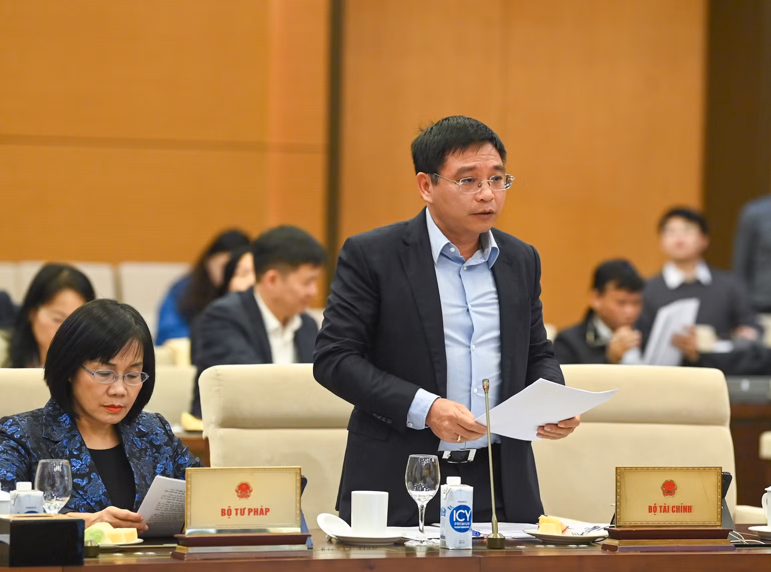 Bộ trưởng Tài chính Nguyễn Văn Thắng phát biểu tại phiên họp. (Ảnh: Duy Linh)