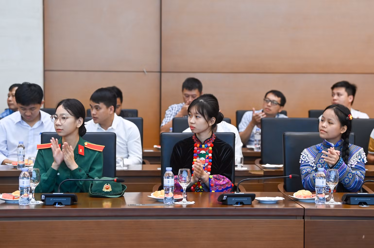 Các đại biểu dự cuộc gặp mặt. (Ảnh: DUY LINH)