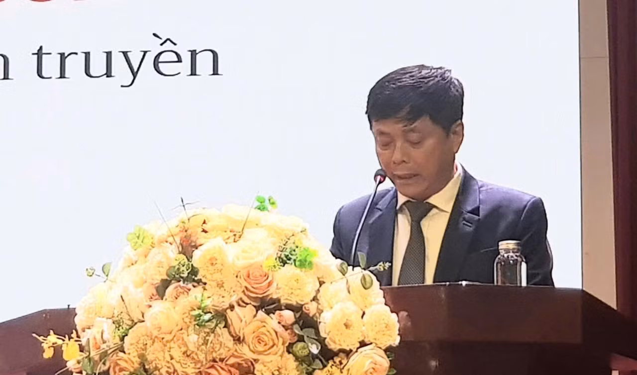 Giáo sư, Tiến sĩ Phạm Minh Sơn, Giám đốc Học viện Báo chí và Tuyên truyền phát biểu khai mạc hội thảo.