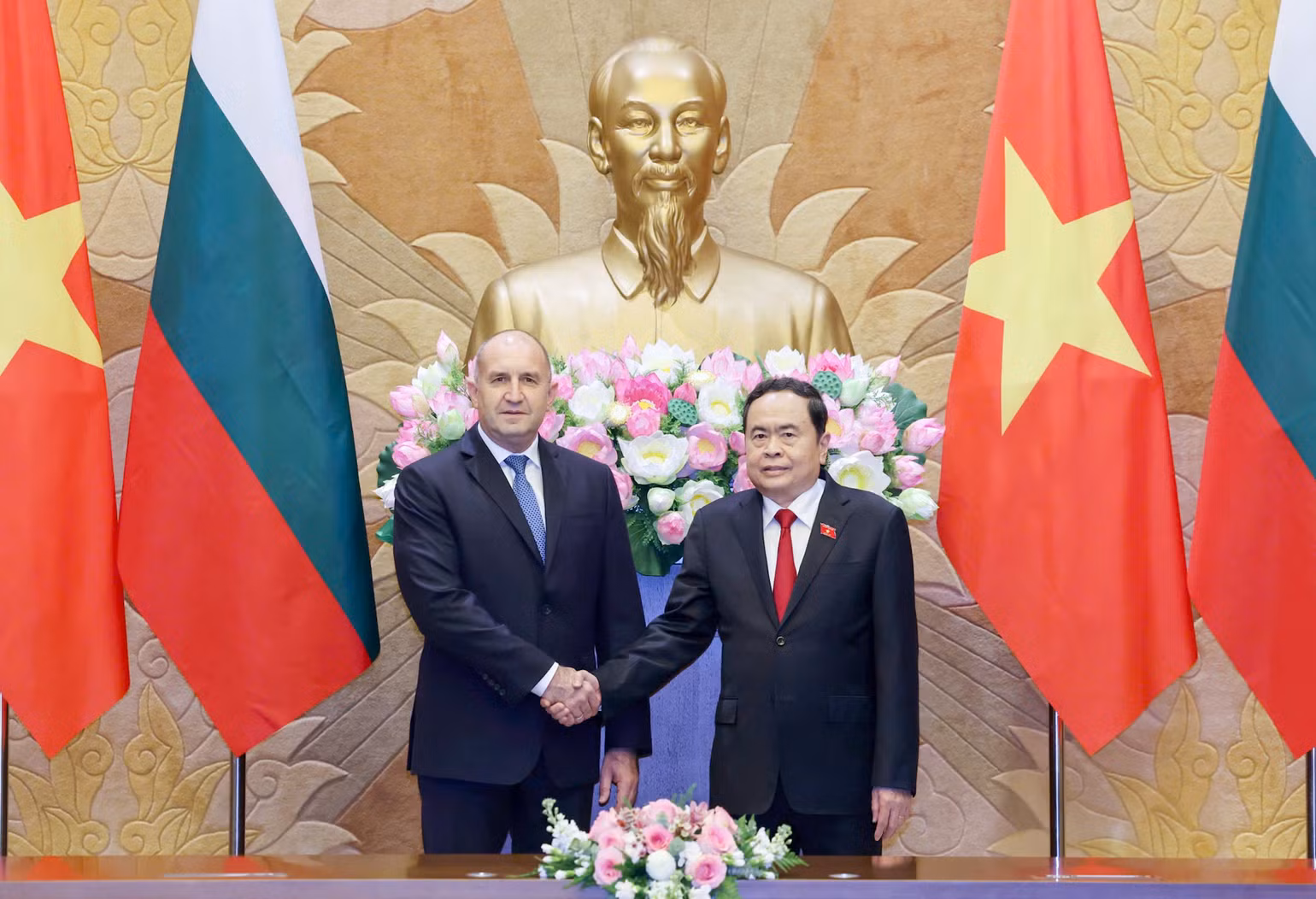 Chủ tịch Quốc hội Trần Thanh Mẫn và Tổng thống Cộng hòa Bulgaria Rumen Radev. (Ảnh: Duy Linh)
