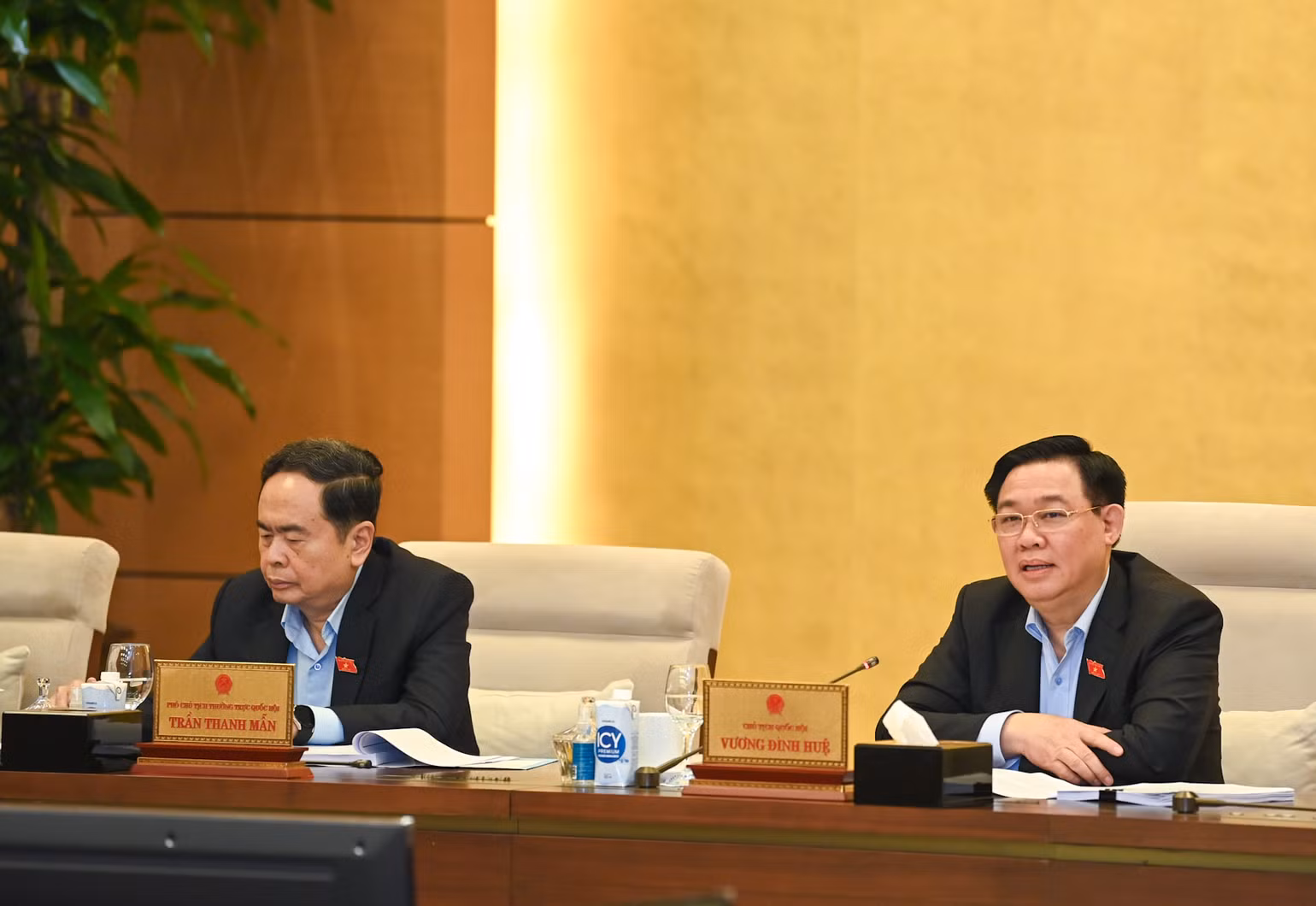 Chủ tịch Quốc hội Vương Đình Huệ phát biểu ý kiến tại phiên họp. (Ảnh DUY LINH)