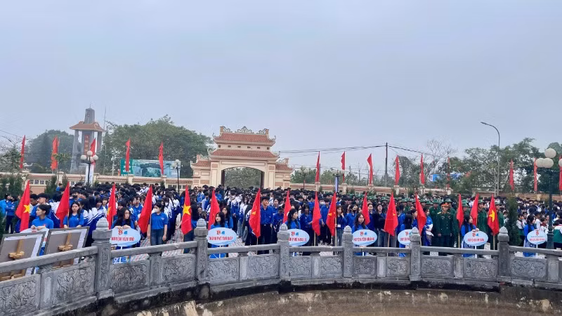 Đông đảo đoàn viên, thanh niên tỉnh Ninh Bình tham gia lễ khởi động. Đông đảo đoàn viên, thanh niên tỉnh Ninh Bình tham gia lễ khởi động.