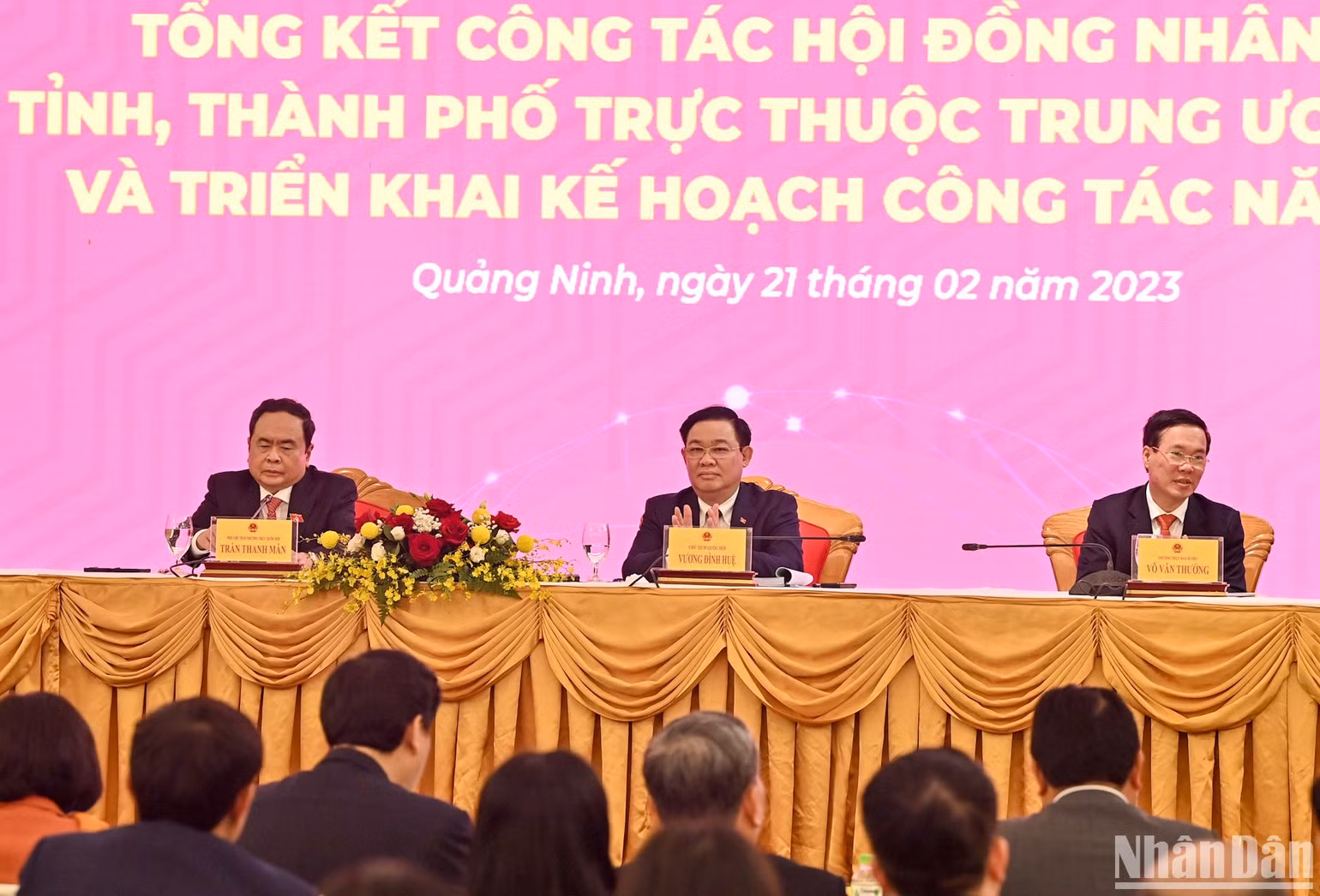 Chủ tịch Quốc hội Vương Đình Huệ, Thường trực Ban Bí thư Võ Văn Thưởng và Phó Chủ tịch Thường trực Quốc hội Trần Thanh Mẫn chủ trì Hội nghị. (Ảnh: Duy Linh)
