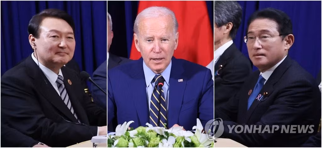 Tổng thống Hàn Quốc Yoon Suk Yeol, Tổng thống Mỹ Joe Biden và Thủ tướng Nhật Bản Kishida Fumio (từ trái sang). (Ảnh: Yonhap)