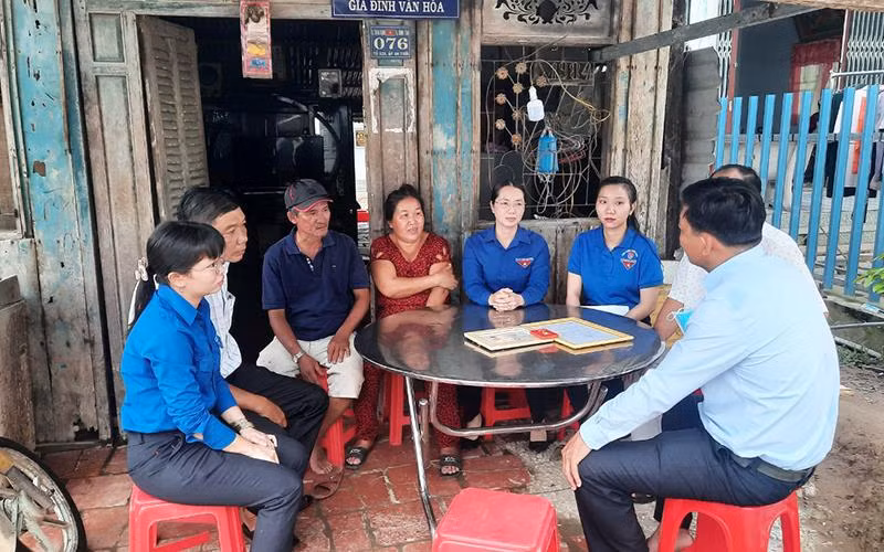 Truy tặng huy hiệu “Tuổi trẻ dũng cảm” cho học sinh lớp 5 ở Vĩnh Long -0