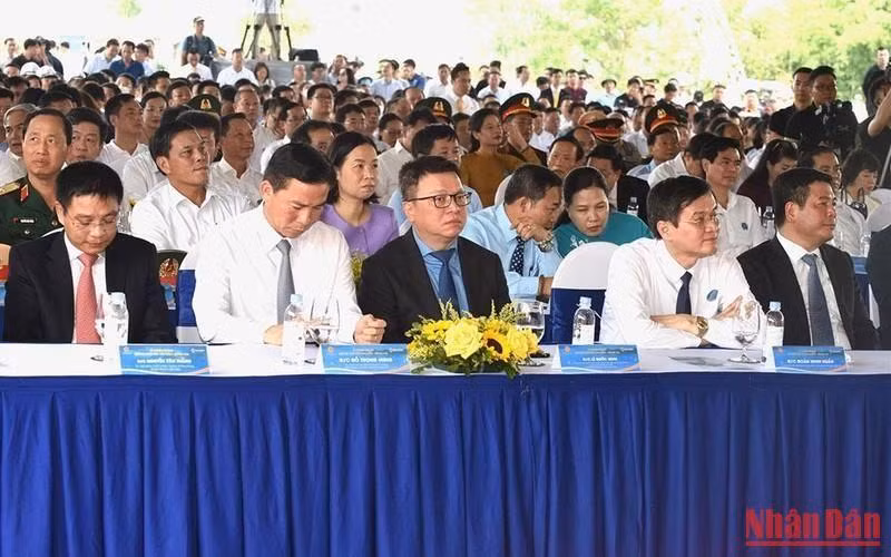 Các đại biểu dự lễ khánh thành. Các đại biểu dự lễ khánh thành.