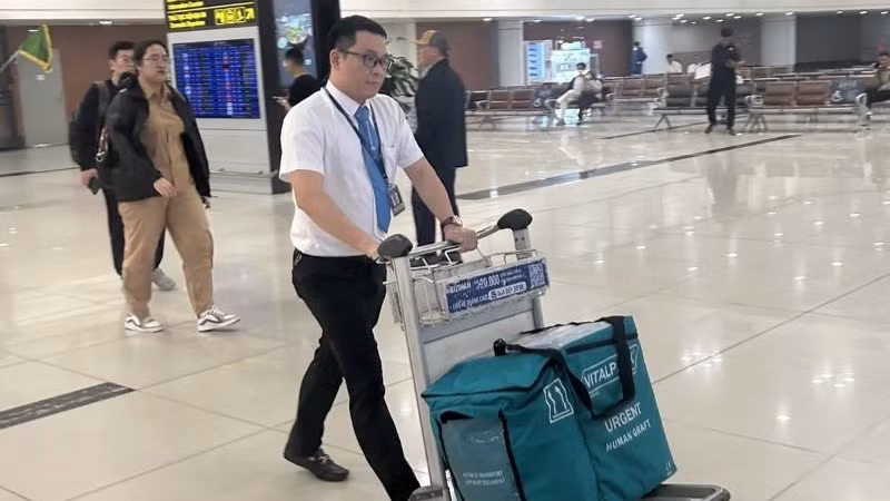 Chuyến bay đặc biệt vận chuyển tạng của Vietnam Airlines.