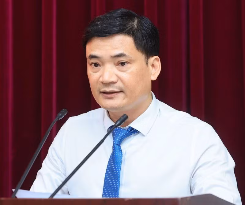 Cục trưởng Đường cao tốc Việt Nam Lâm Văn Hoàng phát biểu ý kiến nhận nhiệm vụ.