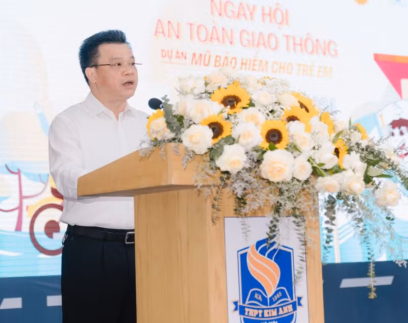 Phó Chủ tịch chuyên trách Ủy ban An toàn giao thông quốc gia Lê Kim Thành,phát biểu tại buổi lễ.