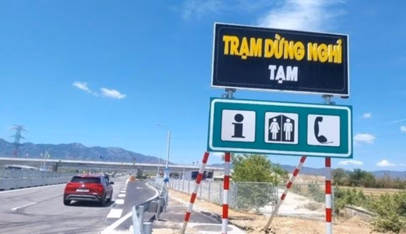Trạm dừng nghỉ tạm trên tuyến Cam Lâm-Vĩnh Hảo (Km113).