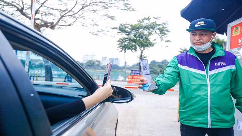 Dịch vụ thu phí gửi xe không tiền mặt của VETC sau 2 tháng triển khai vừa qua đã nhận được sự ủng hộ mạnh mẽ từ người dân.