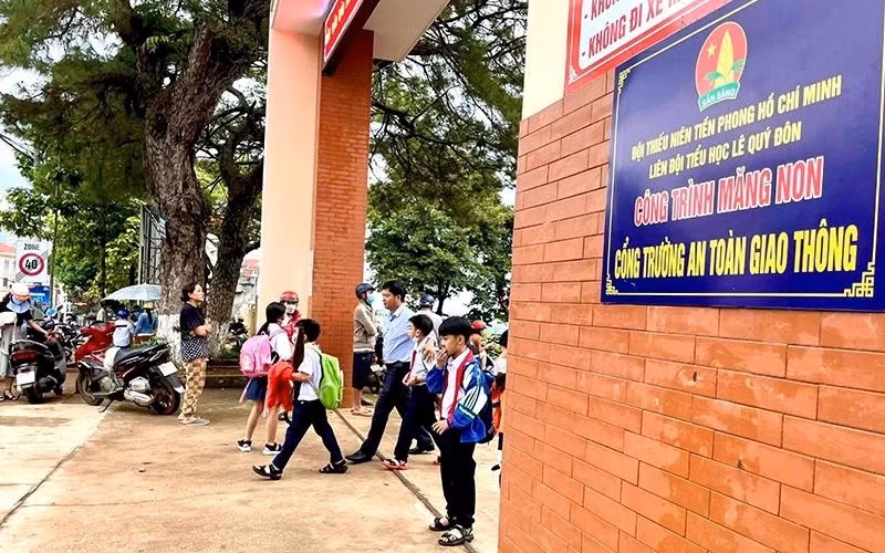 Dự án “Giảm tốc độ - Trường học an toàn” tại thành phố Pleiku (Gia Lai) đã giúp ý thức của người tham gia giao thông cũng như phụ huynh và học sinh thay đổi rõ rệt. Dự án “Giảm tốc độ - Trường học an toàn” tại thành phố Pleiku (Gia Lai) đã giúp ý thức của người tham gia giao thông cũng như phụ huynh và học sinh thay đổi rõ rệt.