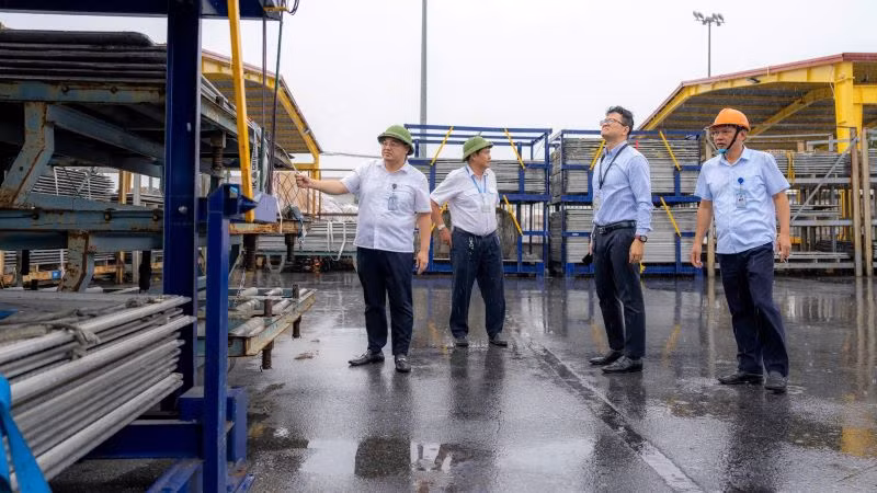 Kiểm tra việc ứng phó bão tại Cảng Hàng không quốc tế Nội Bài. Kiểm tra việc ứng phó bão tại Cảng Hàng không quốc tế Nội Bài.