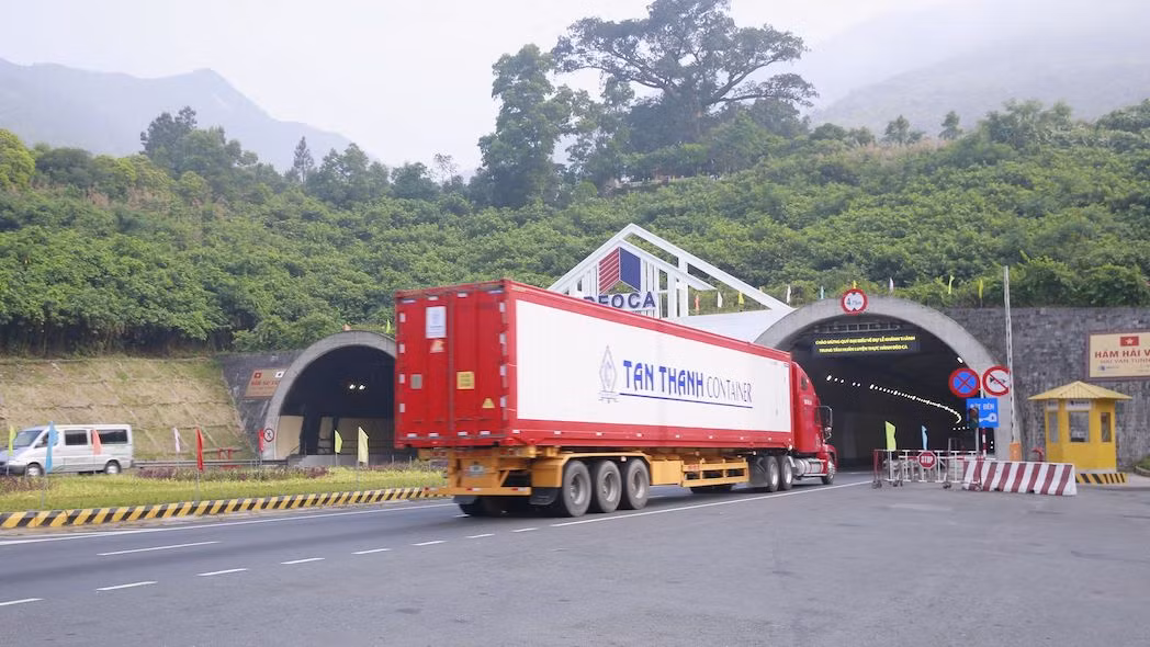 Hầm đường bộ Hải Vân do Tập đoàn Đèo Cả vận hành. Hầm đường bộ Hải Vân do Tập đoàn Đèo Cả vận hành.