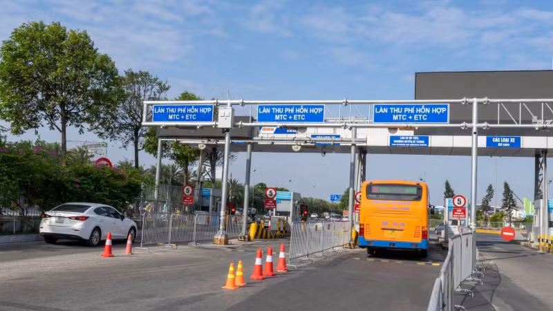 Trong ngày đầu chạy thử 3 làn, đã có hơn 11 nghìn lượt phương tiện chạy qua giao dịch thành công. Trong ngày đầu chạy thử 3 làn, đã có hơn 11 nghìn lượt phương tiện chạy qua giao dịch thành công.