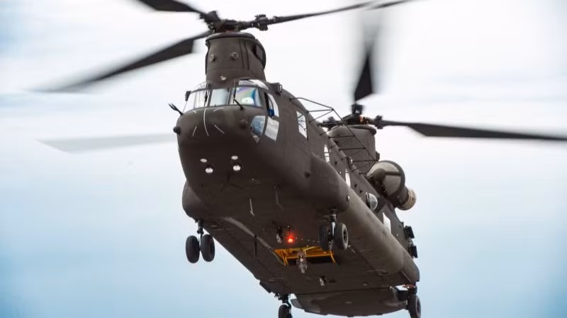 Trực thăng hạng nặng CH-47 Chinook là mẫu trực thăng tiên tiến, đa nhiệm, với hai cánh quạt chính được đặt song song và chồng lên nhau (tandem rotor). Trực thăng hạng nặng CH-47 Chinook là mẫu trực thăng tiên tiến, đa nhiệm, với hai cánh quạt chính được đặt song song và chồng lên nhau (tandem rotor).