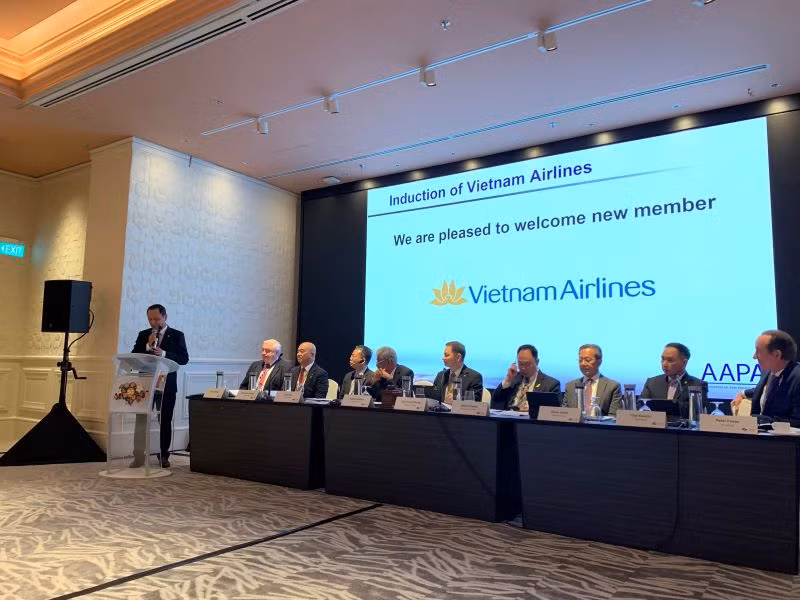 Tổng Giám đốc Vietnam Airlines Lê Hồng Hà phát biểu ý kiến.