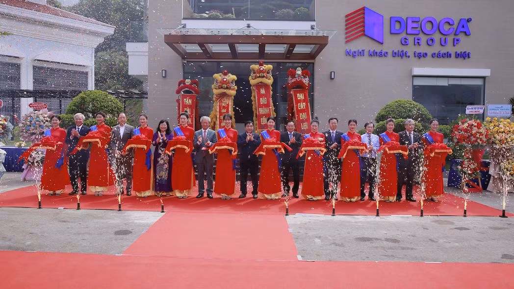 Cắt băng khánh thành trung tâm huấn luyện thực hành giao thông. Cắt băng khánh thành trung tâm huấn luyện thực hành giao thông.
