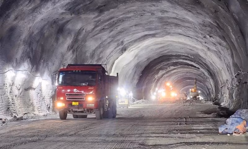 Hai hầm trên tuyến đã được đào thông. Hai hầm trên tuyến đã được đào thông.