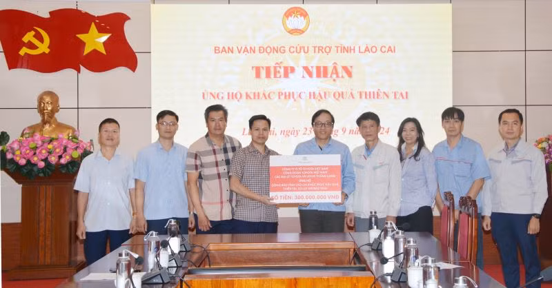 Toyota Việt Nam hỗ trợ người dân bị ảnh hưởng do lũ lụt tại tỉnh Lào Cai.