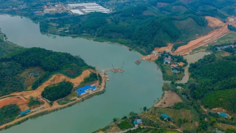 Việc đẩy nhanh tiến độ bàn giao mặt bằng cần sự vào cuộc quyết liệt từ các cấp chính quyền và cơ quan chức năng để giải quyết dứt điểm các điểm nghẽn còn tồn tại. Việc đẩy nhanh tiến độ bàn giao mặt bằng cần sự vào cuộc quyết liệt từ các cấp chính quyền và cơ quan chức năng để giải quyết dứt điểm các điểm nghẽn còn tồn tại.