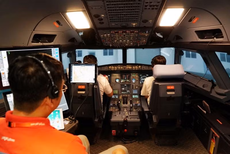 Học viện Hàng không Vietjet vận hành 3 buồng lái mô phỏng (SIM) đào tạo phi công.