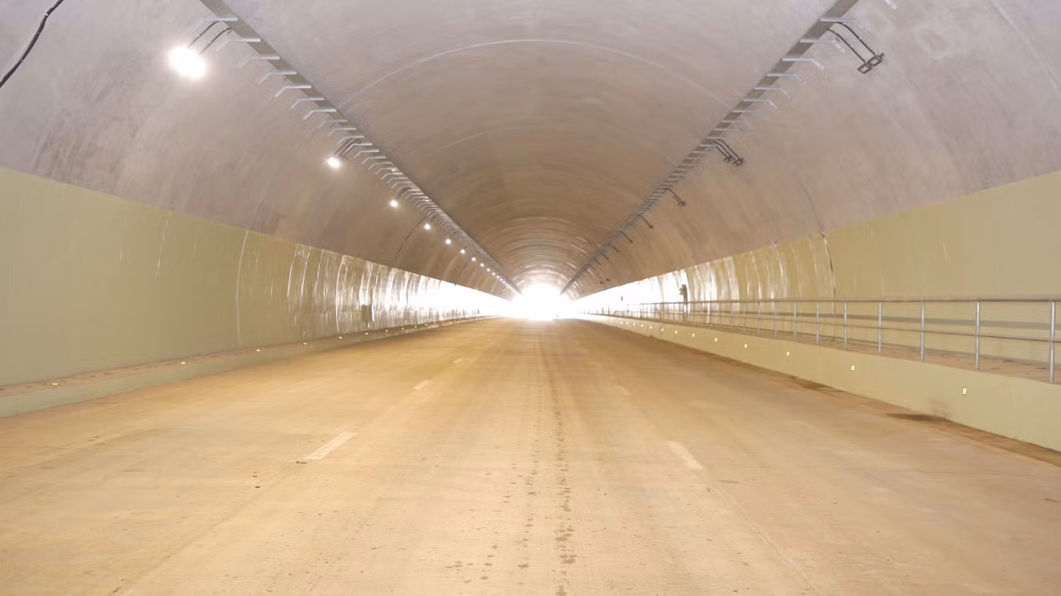 Gói thầu 12-XL trong đó có hạng mục hầm Thung Thi dài 6,6km, trị giá 1.300 tỷ đồng.