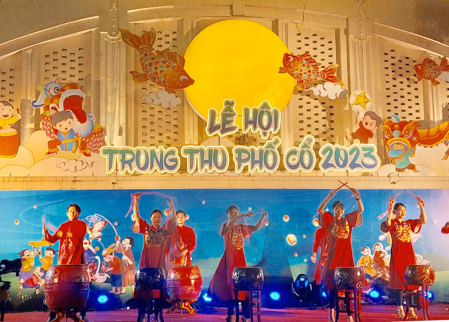 Biểu diễn nghệ thuật truyền thống tại Lễ hội Trung thu Phố cổ.