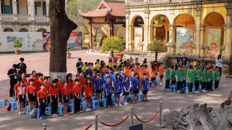 Giáo dục di sản tại Hoàng thành Thăng Long.