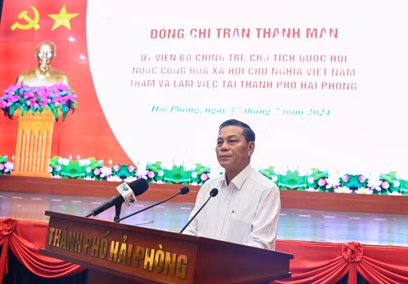 Chủ tịch Ủy ban nhân dân thành phố Hải Phòng Nguyễn Văn Tùng trình bày báo cáo tại buổi làm việc. Chủ tịch Ủy ban nhân dân thành phố Hải Phòng Nguyễn Văn Tùng trình bày báo cáo tại buổi làm việc.