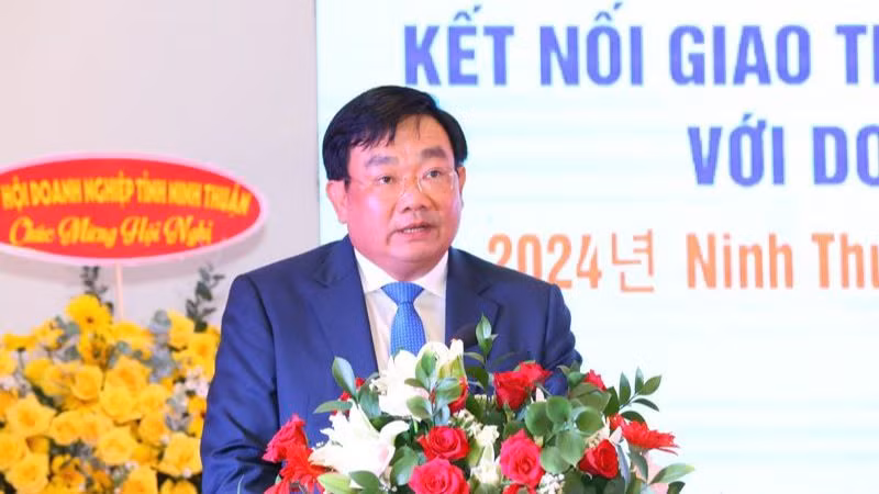 Phó Chủ tịch Ủy ban nhân dân tỉnh Ninh Thuận Trịnh Minh Hoàng phát biểu khai mạc tại hội nghị. (Ảnh: NGUYỄN TRUNG)