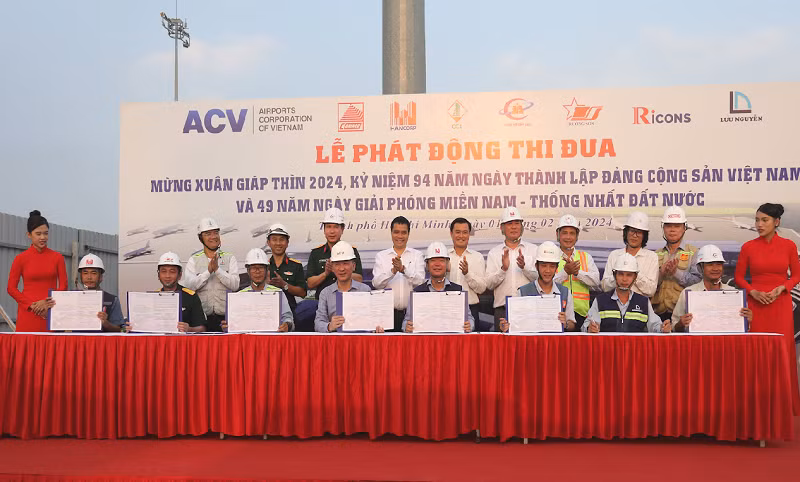 ACV và liên danh nhà thầu tổ chức ký giao ước thi đua nhằm đẩy nhanh tiến độ, bảo đảm an toàn và chất lượng dự án nhà ga hành khách T3 Tân Sơn Nhất. ACV và liên danh nhà thầu tổ chức ký giao ước thi đua nhằm đẩy nhanh tiến độ, bảo đảm an toàn và chất lượng dự án nhà ga hành khách T3 Tân Sơn Nhất.