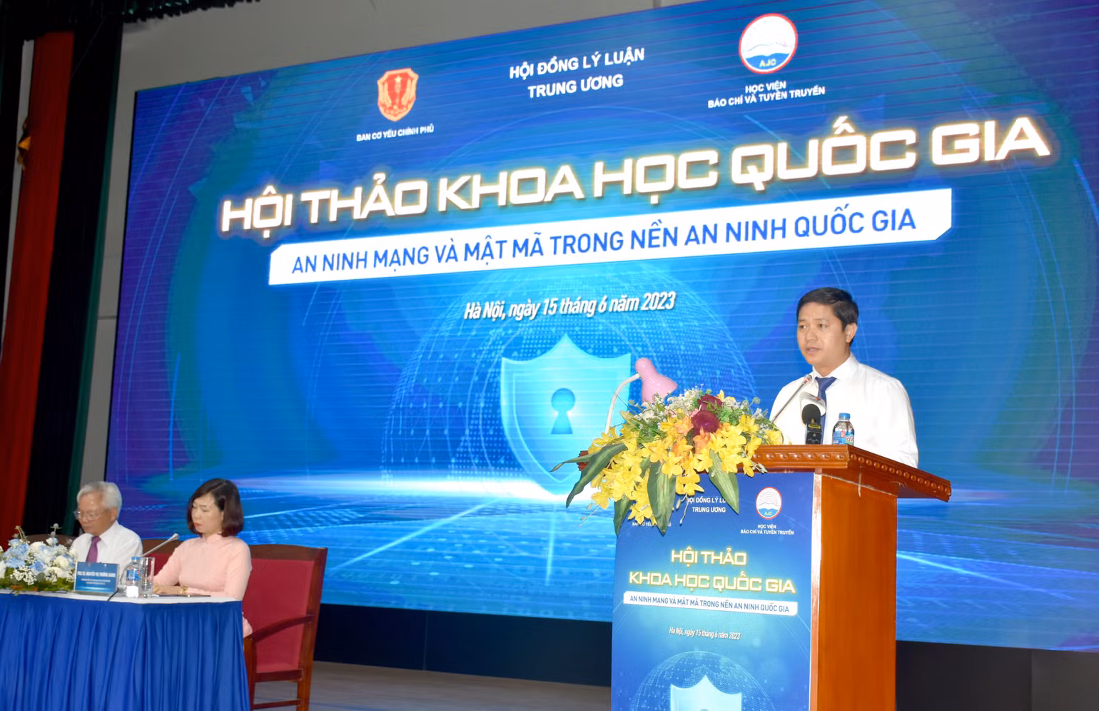 TS Nguyễn Hữu Hùng - Phó Trưởng ban Ban Cơ yếu Chính phủ phát biểu khai mạc Hội thảo (Ảnh BTC cung cấp) TS Nguyễn Hữu Hùng - Phó Trưởng ban Ban Cơ yếu Chính phủ phát biểu khai mạc Hội thảo (Ảnh BTC cung cấp)