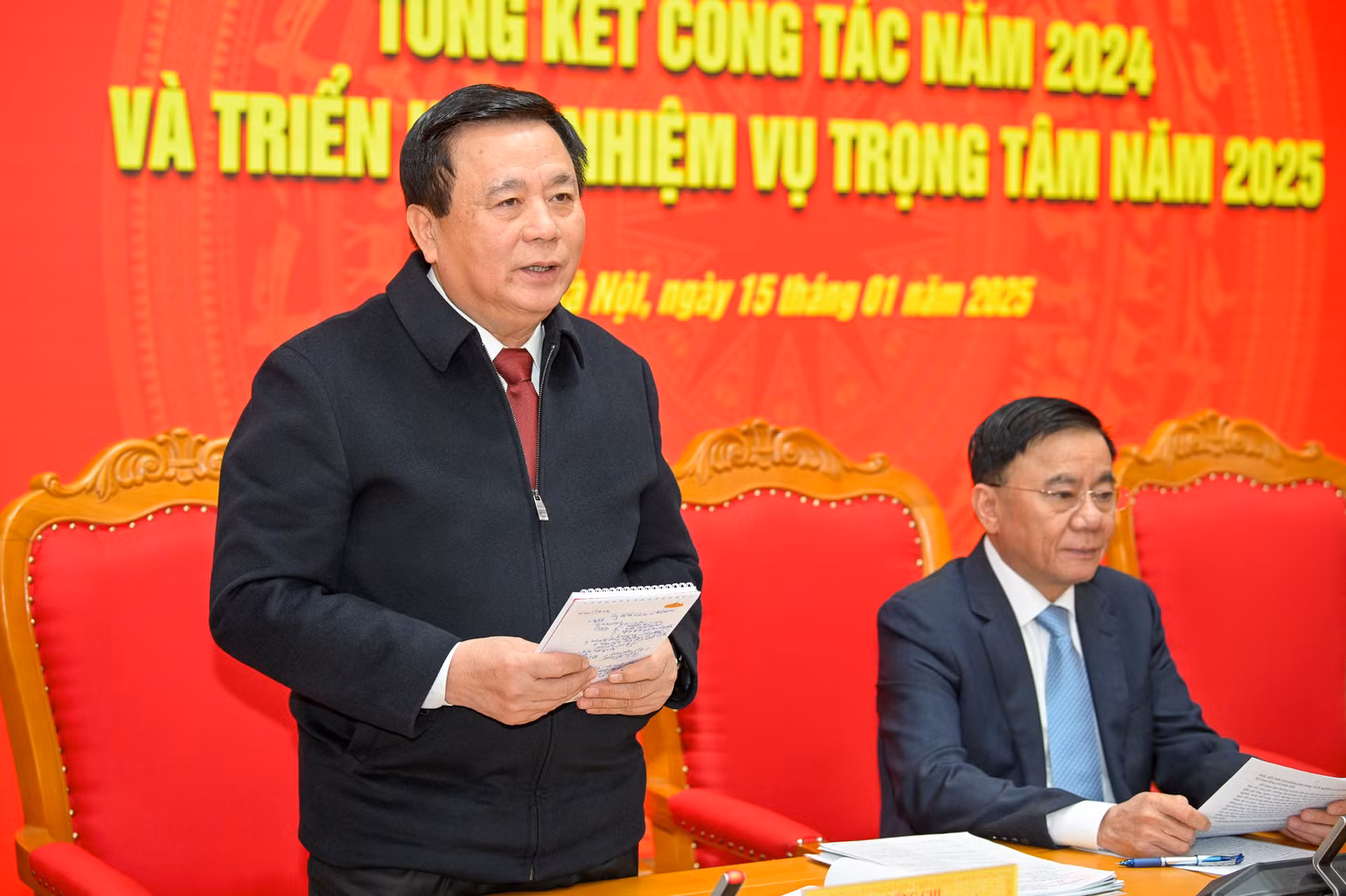 Theo đồng chí Nguyễn Xuân Thắng, cần đánh giá công tác bảo vệ nền tảng tư tưởng, đấu tranh, phản bác các quan điểm sai trái, thù địch năm 2024 đậm nét hơn nữa. (Ảnh: THẾ ĐẠI) Theo đồng chí Nguyễn Xuân Thắng, cần đánh giá công tác bảo vệ nền tảng tư tưởng, đấu tranh, phản bác các quan điểm sai trái, thù địch năm 2024 đậm nét hơn nữa. (Ảnh: THẾ ĐẠI)