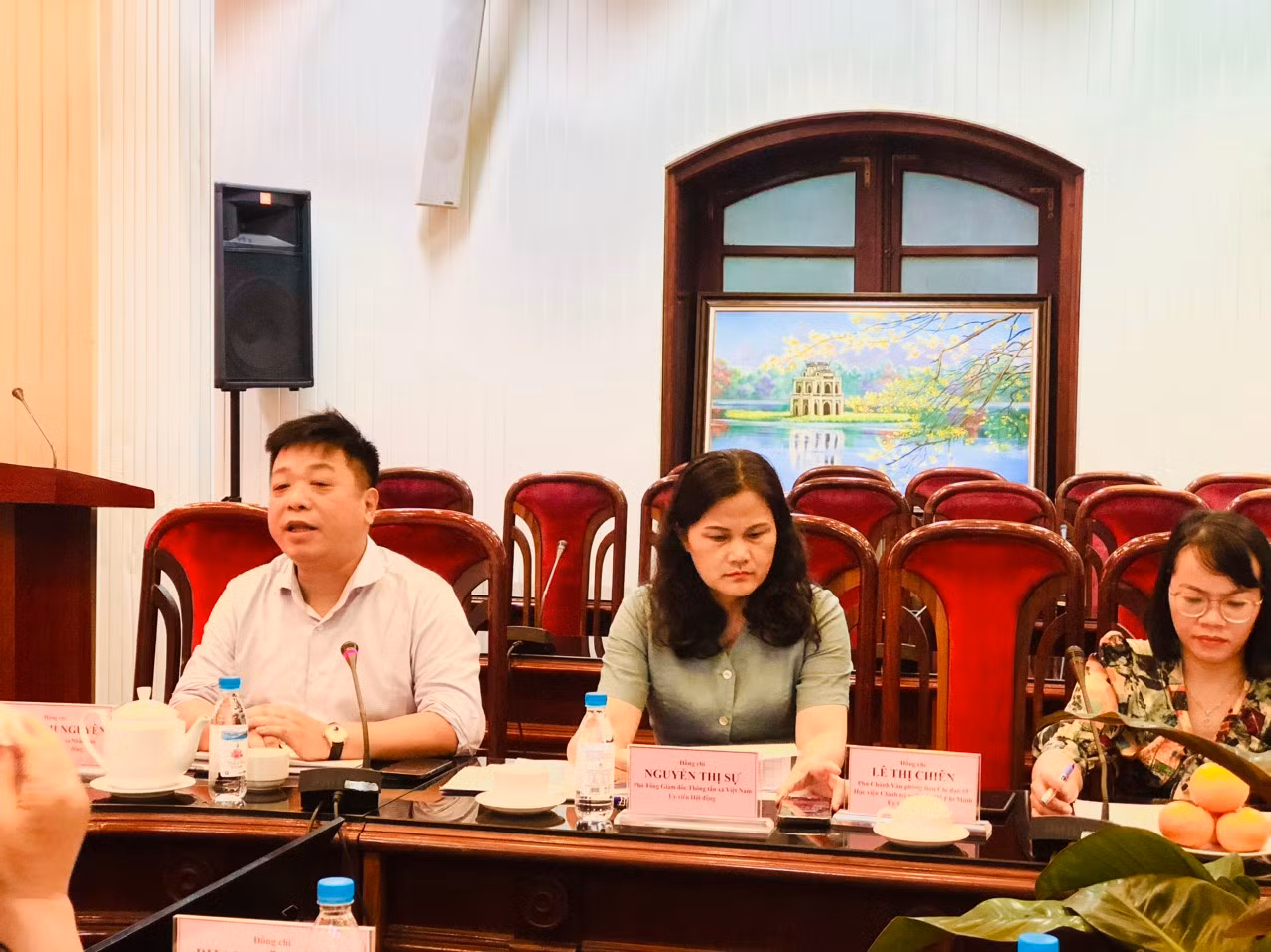 Các thành viên Hội đồng làm việc nghiêm túc, hiệu quả. Các thành viên Hội đồng làm việc nghiêm túc, hiệu quả.