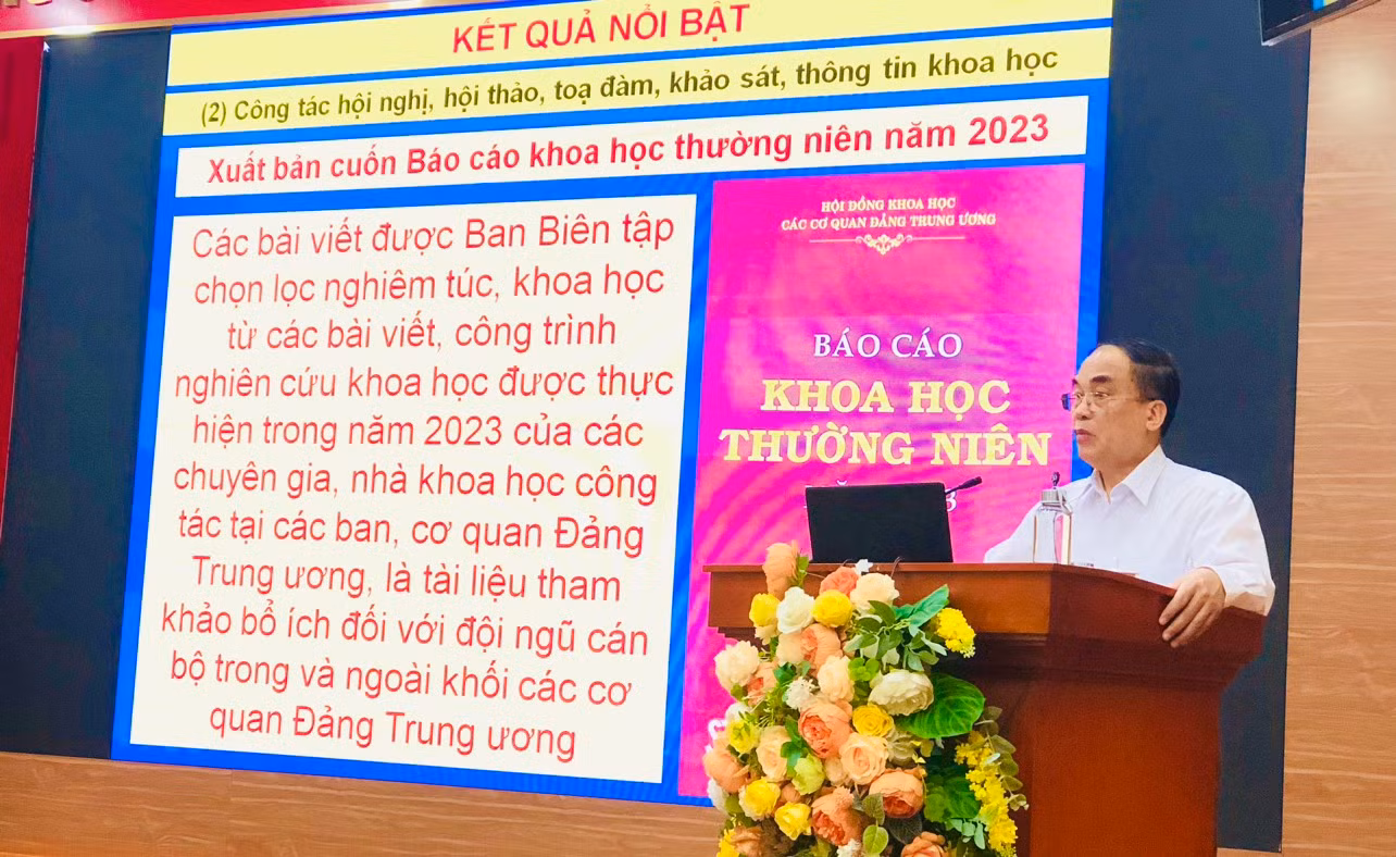 Đồng chí PGS,TS Vũ Văn Phúc trình bày tóm tắt dự thảo Báo cáo kết quả 6 tháng đầu năm. Đồng chí PGS,TS Vũ Văn Phúc trình bày tóm tắt dự thảo Báo cáo kết quả 6 tháng đầu năm.