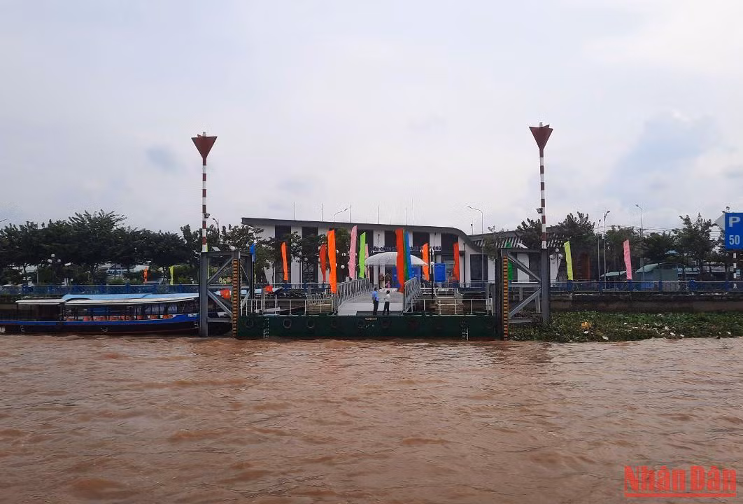 Bến tàu khách du lịch tỉnh Vĩnh Long đưa vào hoạt động góp phần giữ gìn trật tự và an toàn cho khách du lịch đến Vĩnh Long trong thời gian tới. (Ảnh: BÁ DŨNG)