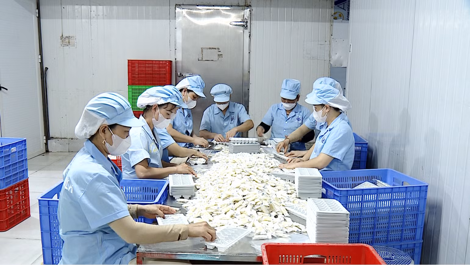 Xây dựng nông thôn mới góp phần tạo việc làm cho nhiều người lao động. Xây dựng nông thôn mới góp phần tạo việc làm cho nhiều người lao động.
