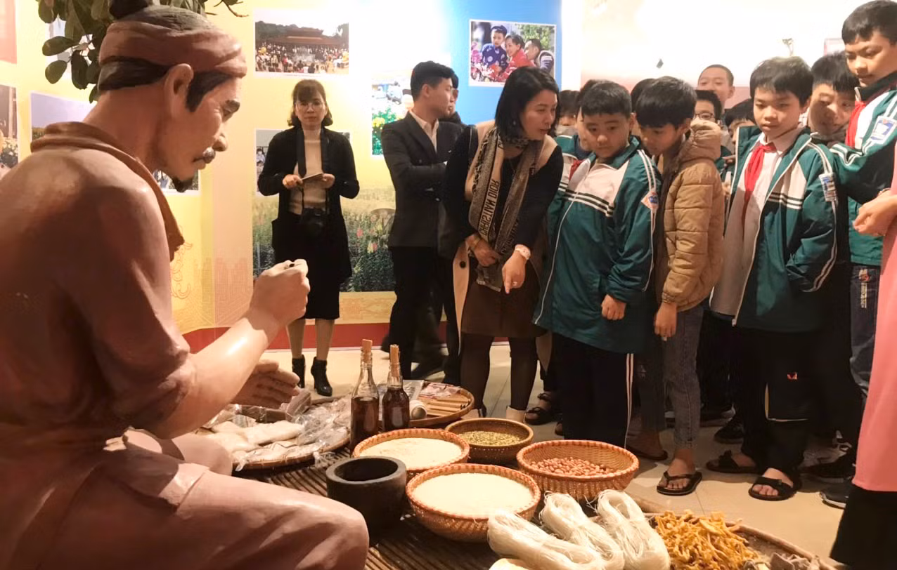Hoạt động tái hiện “Tết Việt xưa” ở Bảo tàng Hải Dương Hoạt động tái hiện “Tết Việt xưa” ở Bảo tàng Hải Dương