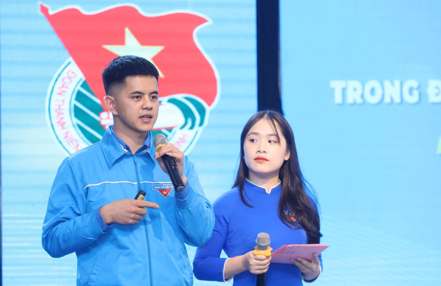 Tác giả Phạm Đức Trọng của Huyện đoàn Hữu Lũng thuyết trình dự án khởi nghiệp “Mô hình chăn nuôi cầy hương và cầy mốc sinh sản kết hợp thương phẩm”. Tác giả Phạm Đức Trọng của Huyện đoàn Hữu Lũng thuyết trình dự án khởi nghiệp “Mô hình chăn nuôi cầy hương và cầy mốc sinh sản kết hợp thương phẩm”.