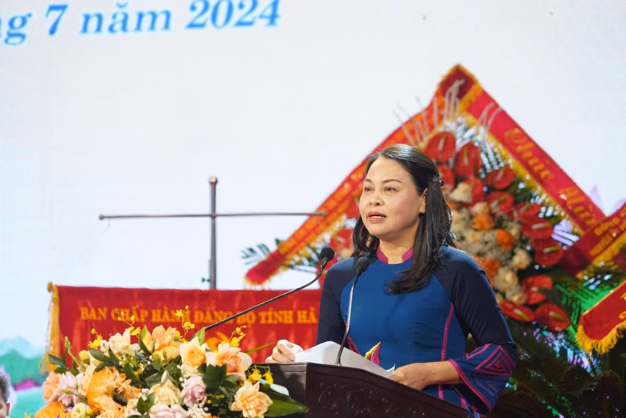 Đồng chí Nguyễn Thị Thu Hà, Ủy viên Trung ương Đảng, Phó Chủ tịch – Tổng Thư ký Ủy ban Trung ương MTTQ Việt Nam phát biểu chỉ đạo tại Đại hội.