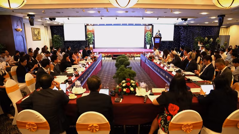 Quang cảnh diễn đàn. Quang cảnh diễn đàn.