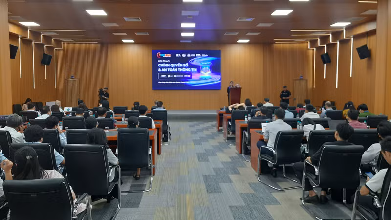 Quang cảnh hội thảo. Quang cảnh hội thảo.