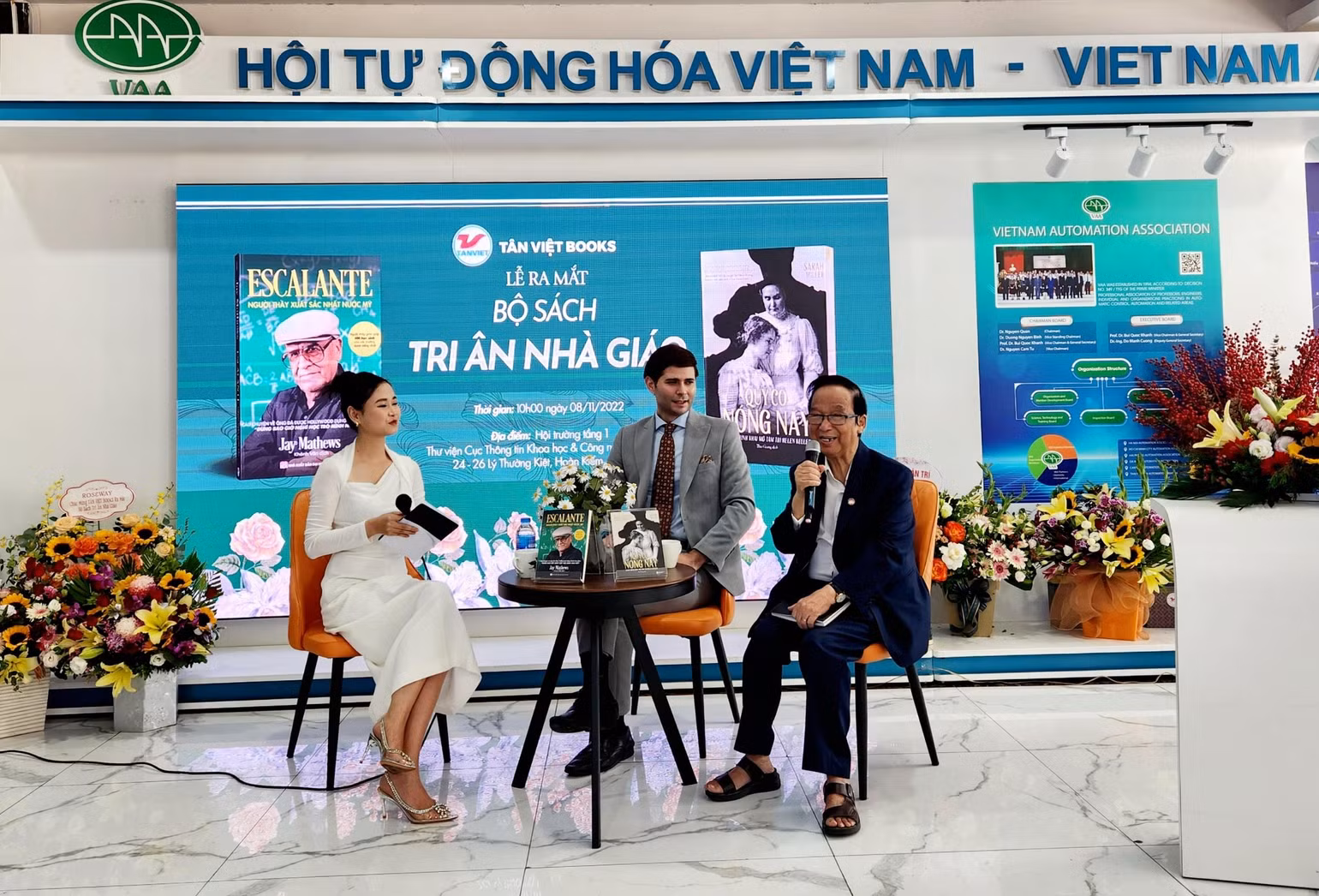 GS, TS, NGND Nguyễn Lân Dũng chia sẻ tại buổi giới thiệu sách. GS, TS, NGND Nguyễn Lân Dũng chia sẻ tại buổi giới thiệu sách.